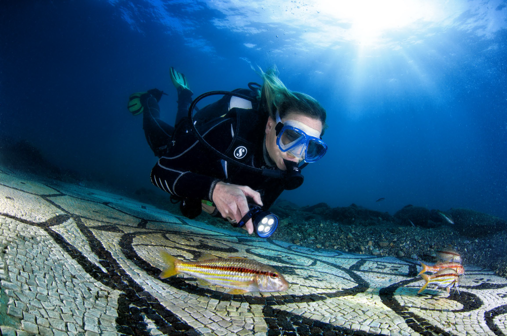 Diving in underwater archaeological park of Baia Naples Scubashooters