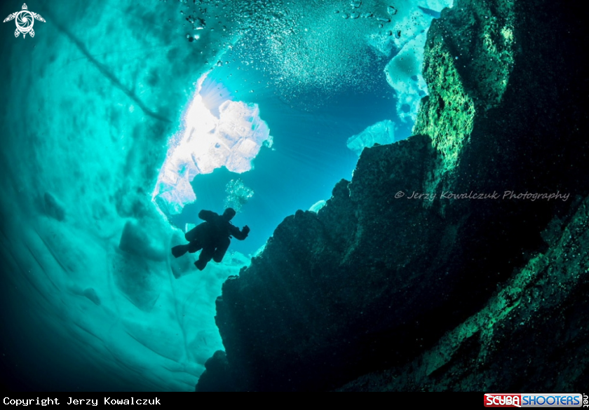 A Ice Diving