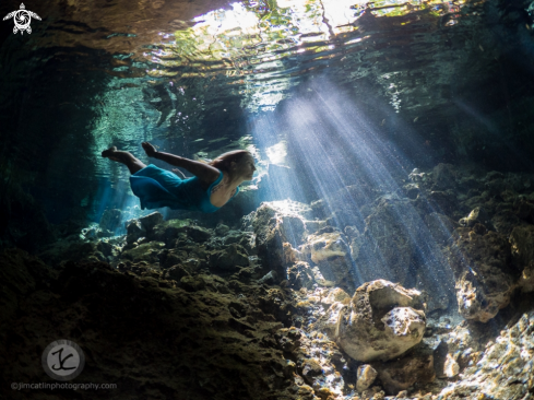 A Light beams in Dos Ojos