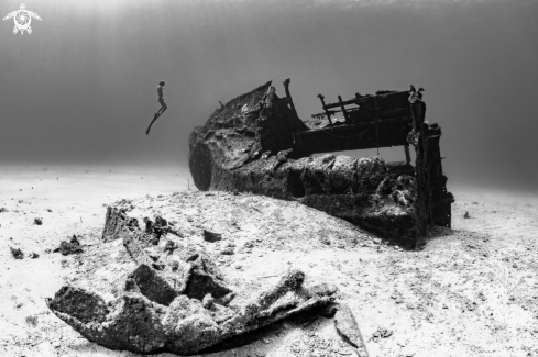A free diver with wreck