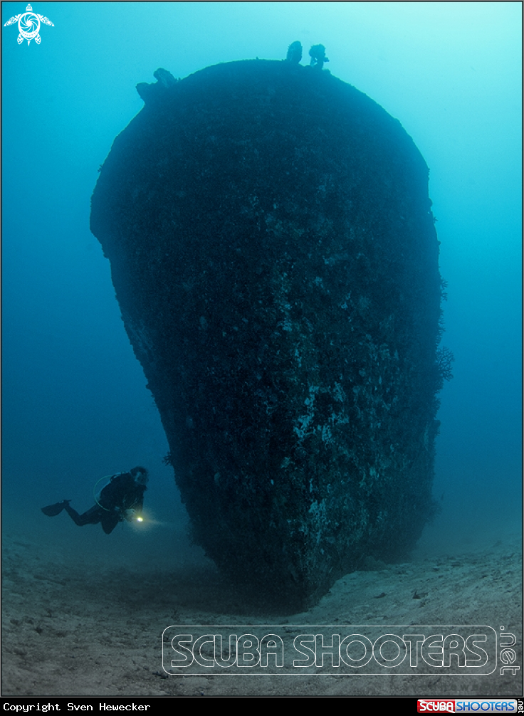 A Diver with wreck