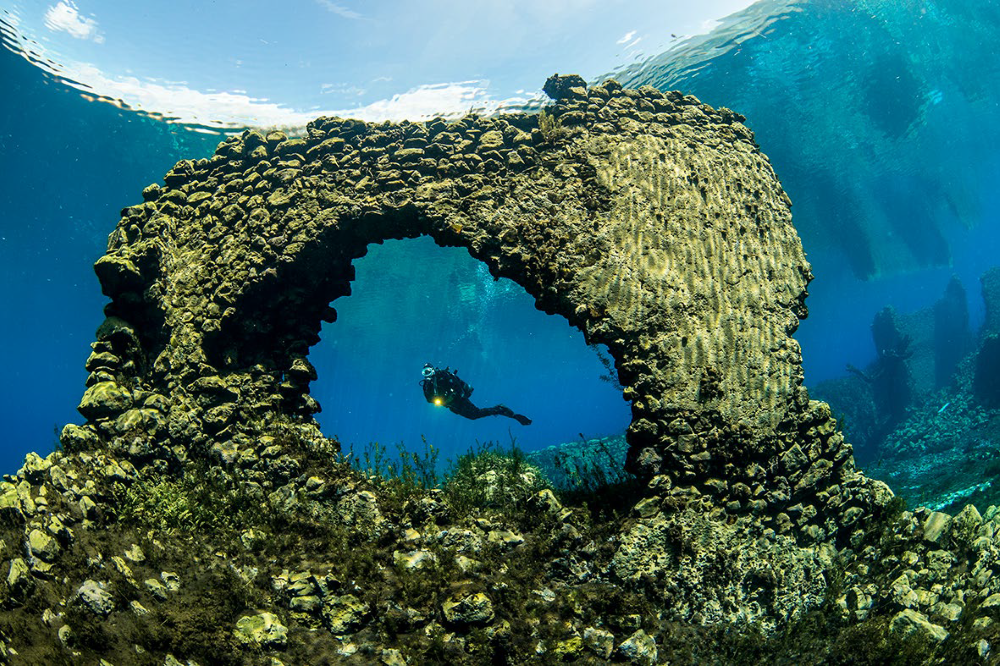 Diving in capodacqua lake